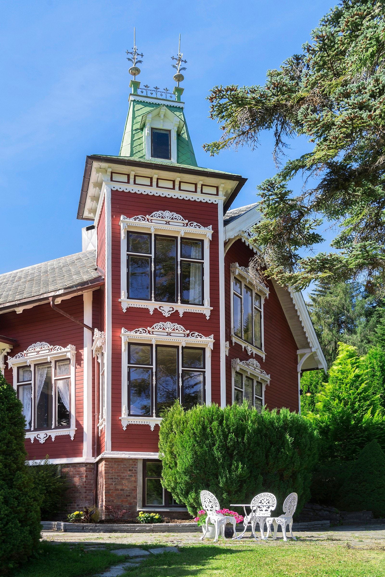 Tårnet med spirene gir villaen det ekstra særpreget Galleribilde