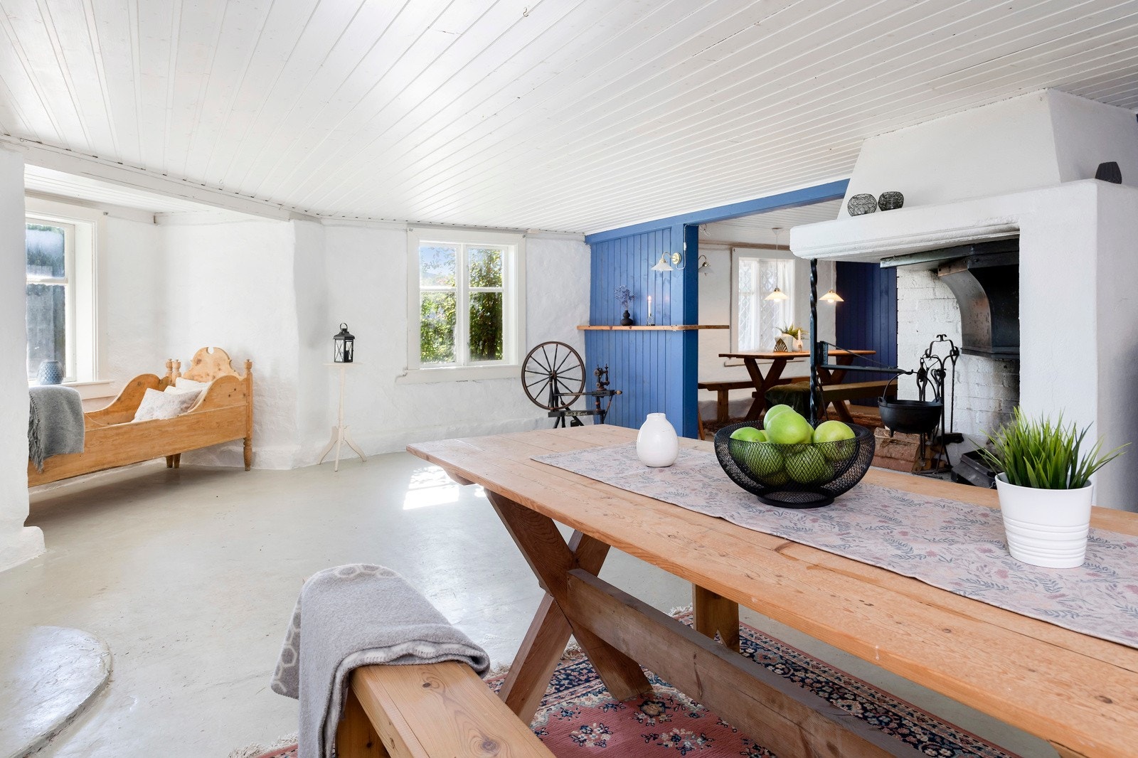 Kjellerrom med gammel grue Galleribilde