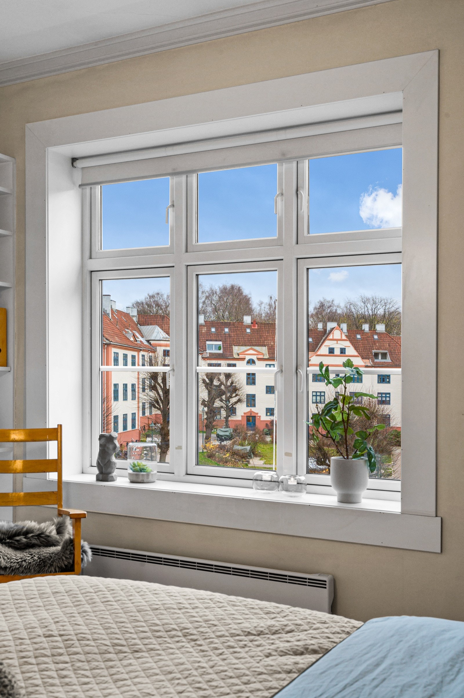 Soverommet er vendt mot rolig bakgård. Galleribilde