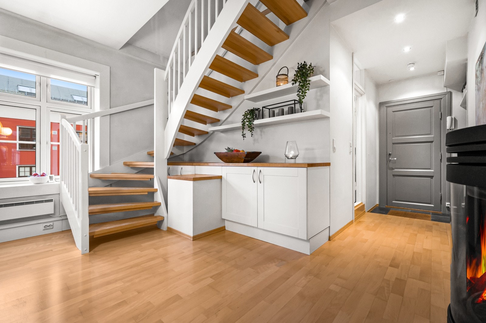 Leiligheten har lyse slette veggfalter hvor du enkelt kan sette ditt preg på leiligheten. Galleribilde