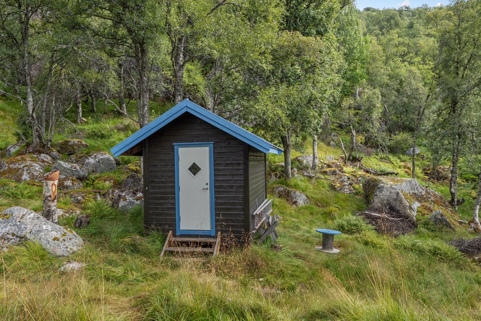 Romslig bod på ca. 10 kvm. som ble oppført i 2019. Galleribilde