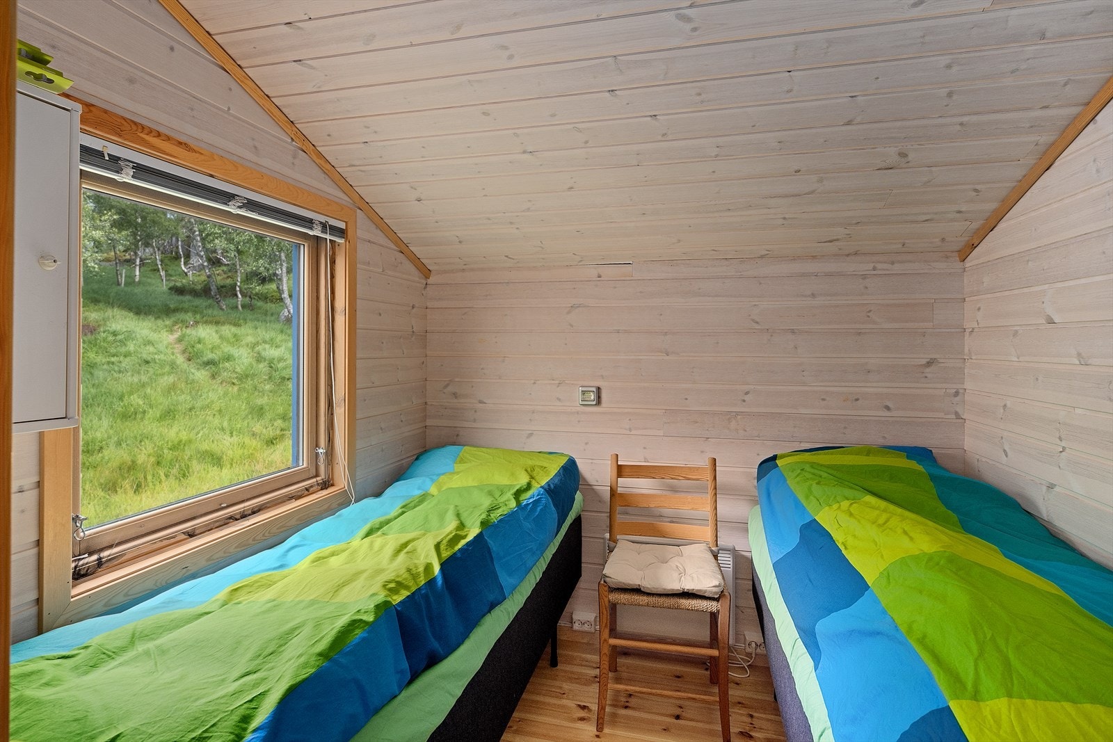 Hovedsoverom som i dag er innredet med to sengeplasser. Denne delen av hytta er bygget opp på nytt i 2016. Galleribilde