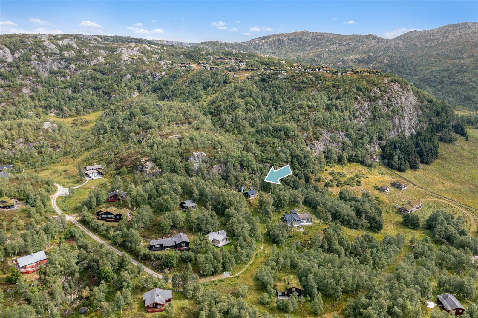 Fra sommerparkering er det kun et par minutters gange til hytta. Galleribilde