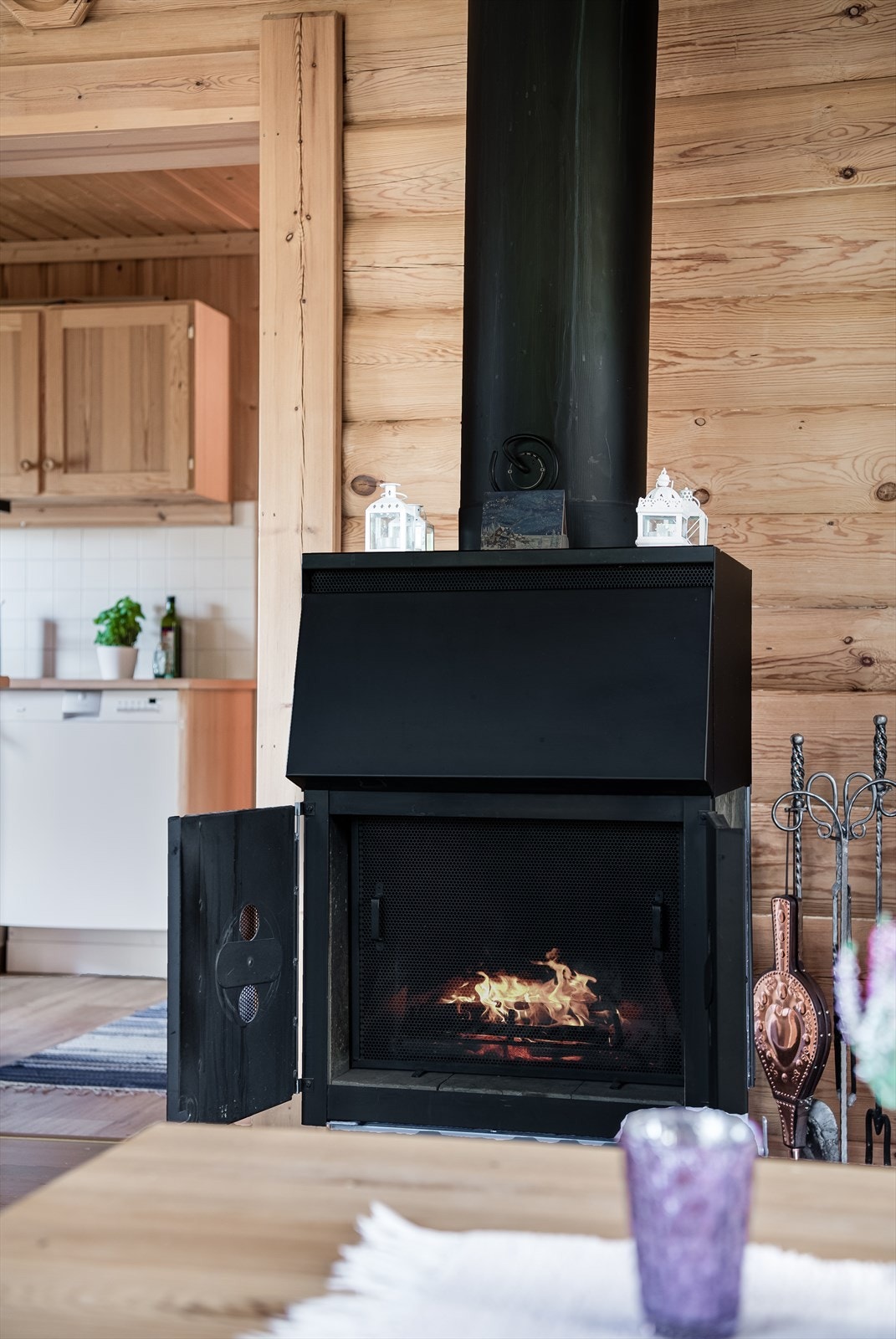 Peisen gir god varme og den rette hyttestemningen Galleribilde
