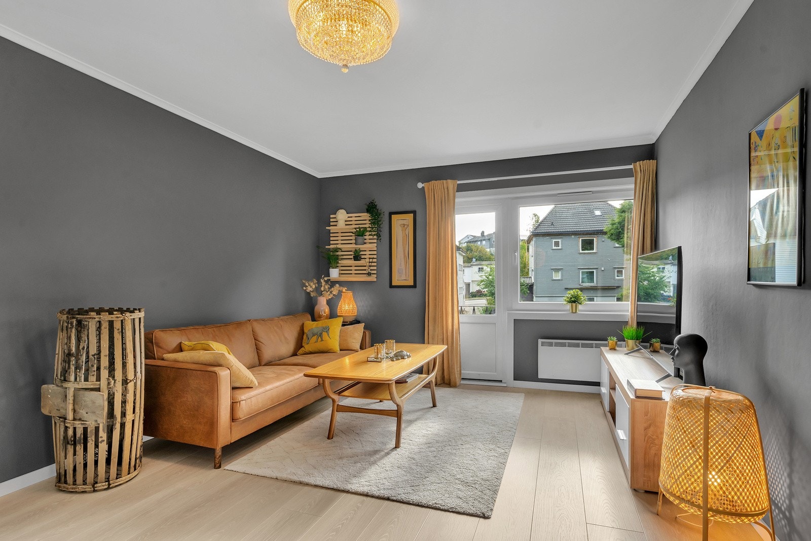 Romslig stue godt med naturlig lysinnslipp Galleribilde