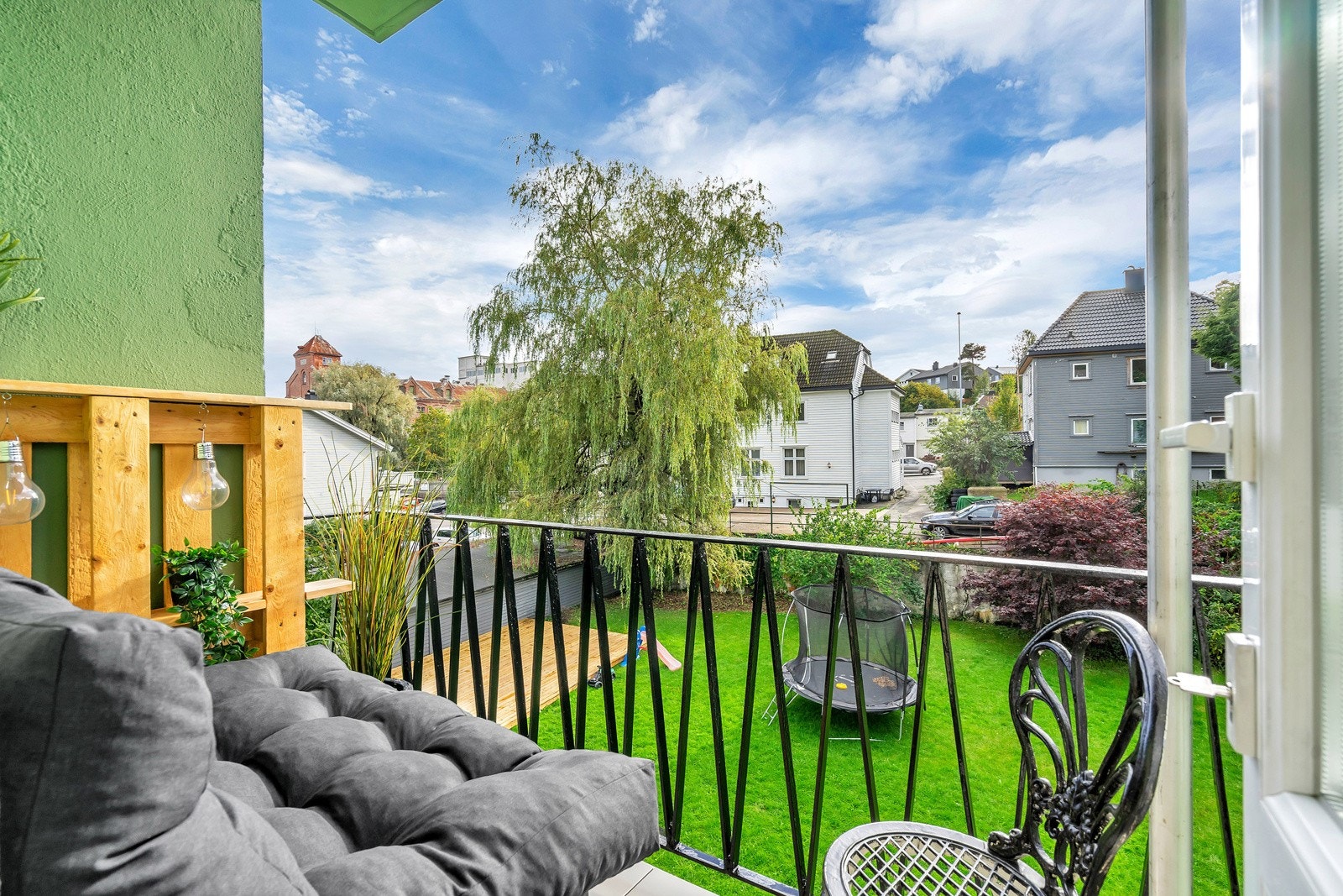 Balkong med plass til litt utemøblement Galleribilde