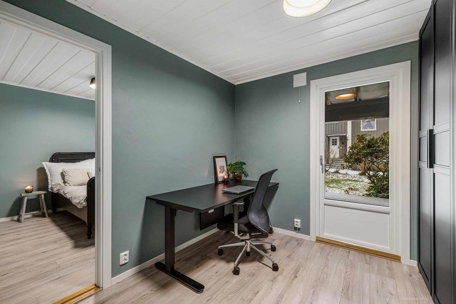 Soverom/kontor med utgang til terrasse Galleribilde