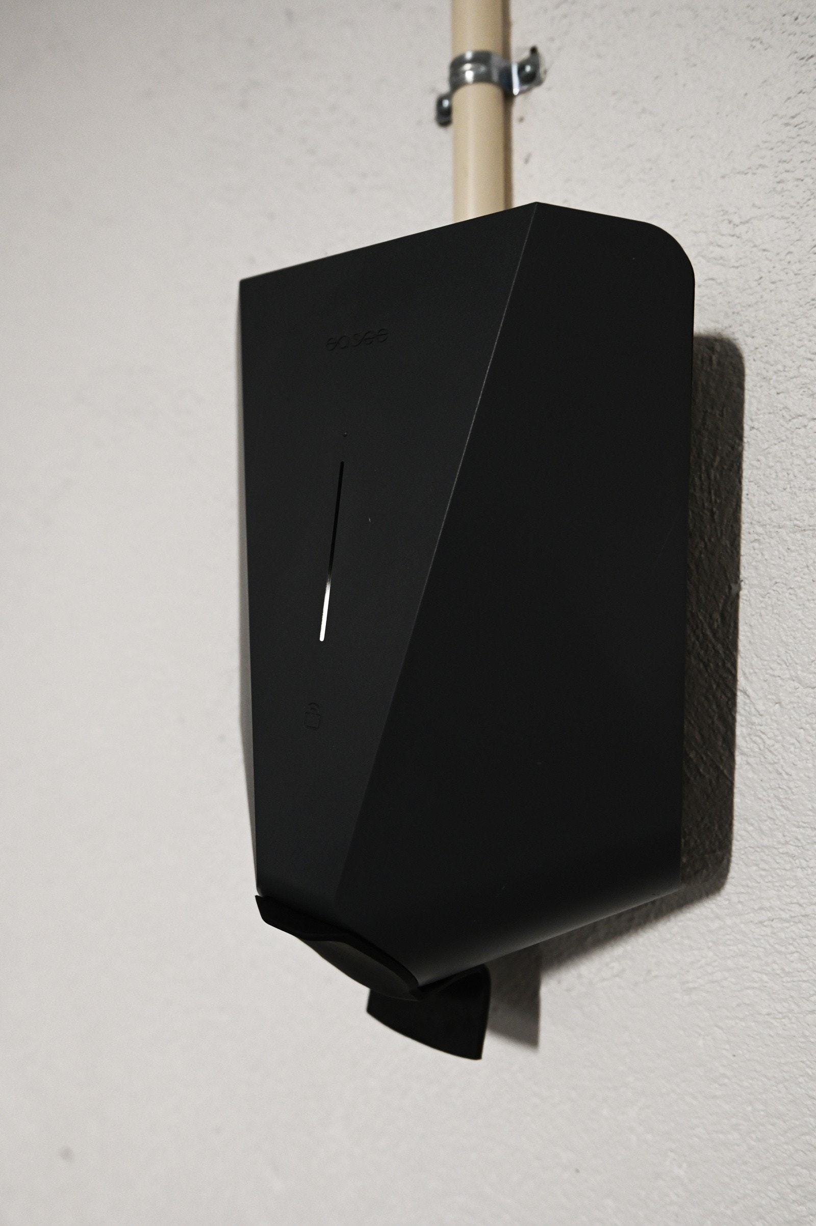 Garasjeplassen har medfølgende el-lader. Galleribilde