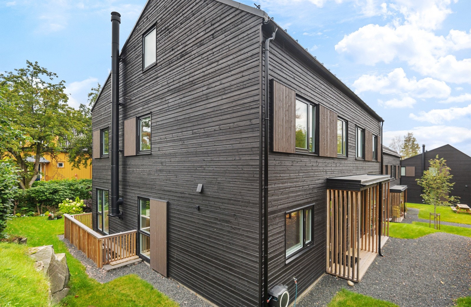 Skjermet beliggende innerst på tomten. Galleribilde