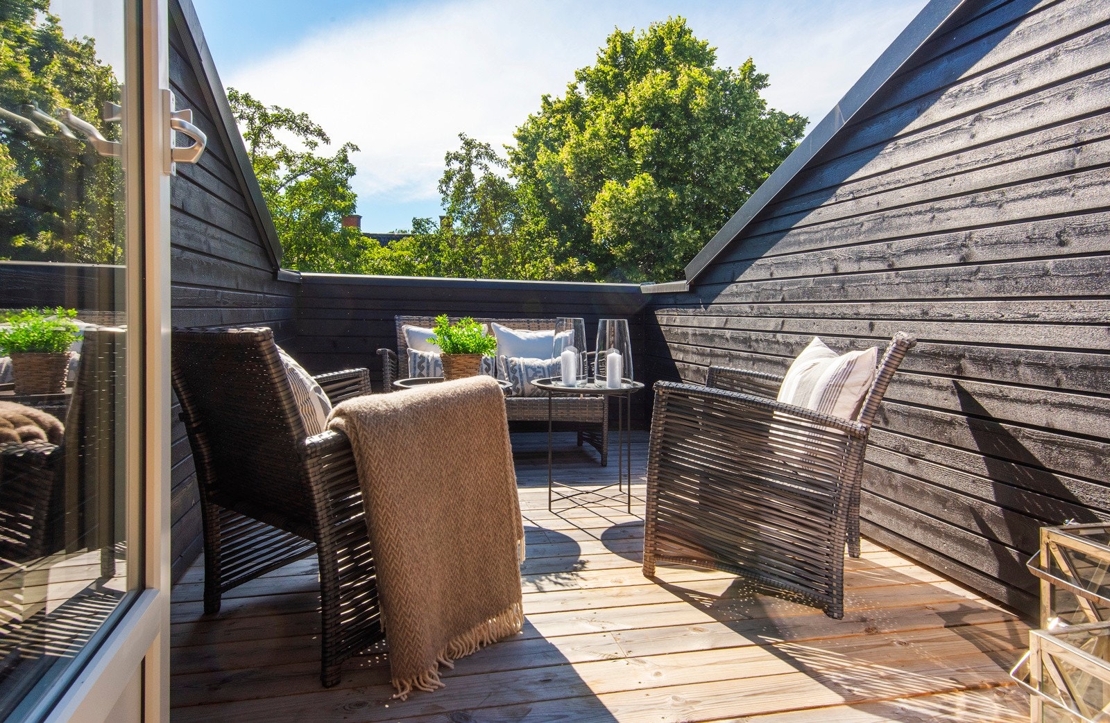 Takterrassen er på ca. 8,5 kvm med god plass for møbler. Galleribilde