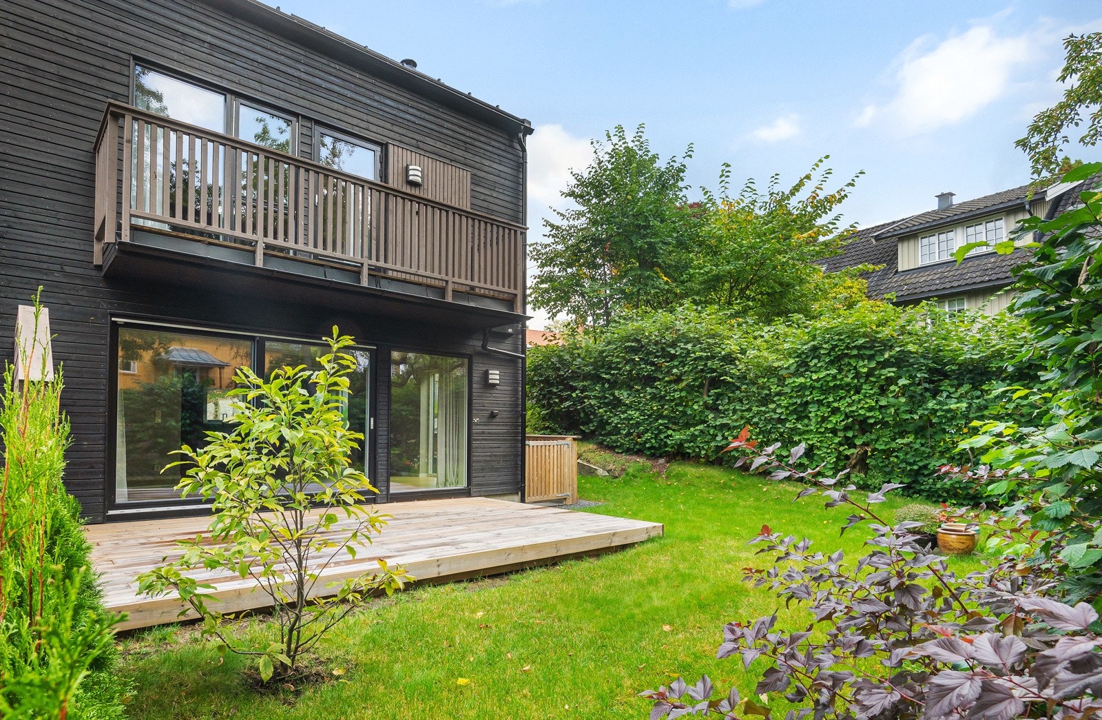 Boligen har flere fine uteplasser. Galleribilde