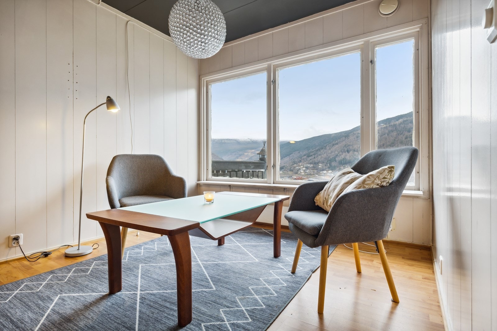 Det er satt inn en nyere termostatstyrt panelovn for oppvarmning. Galleribilde