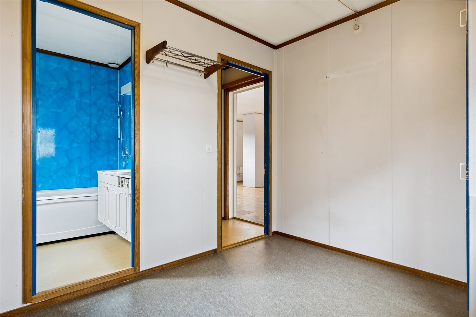 Soverom med egen inngang til bad. Galleribilde
