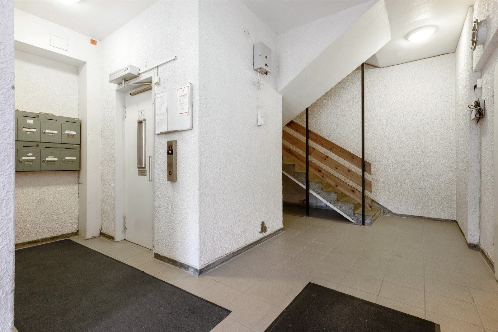 Felles inngangsparti og heis i 1. etasje Galleribilde