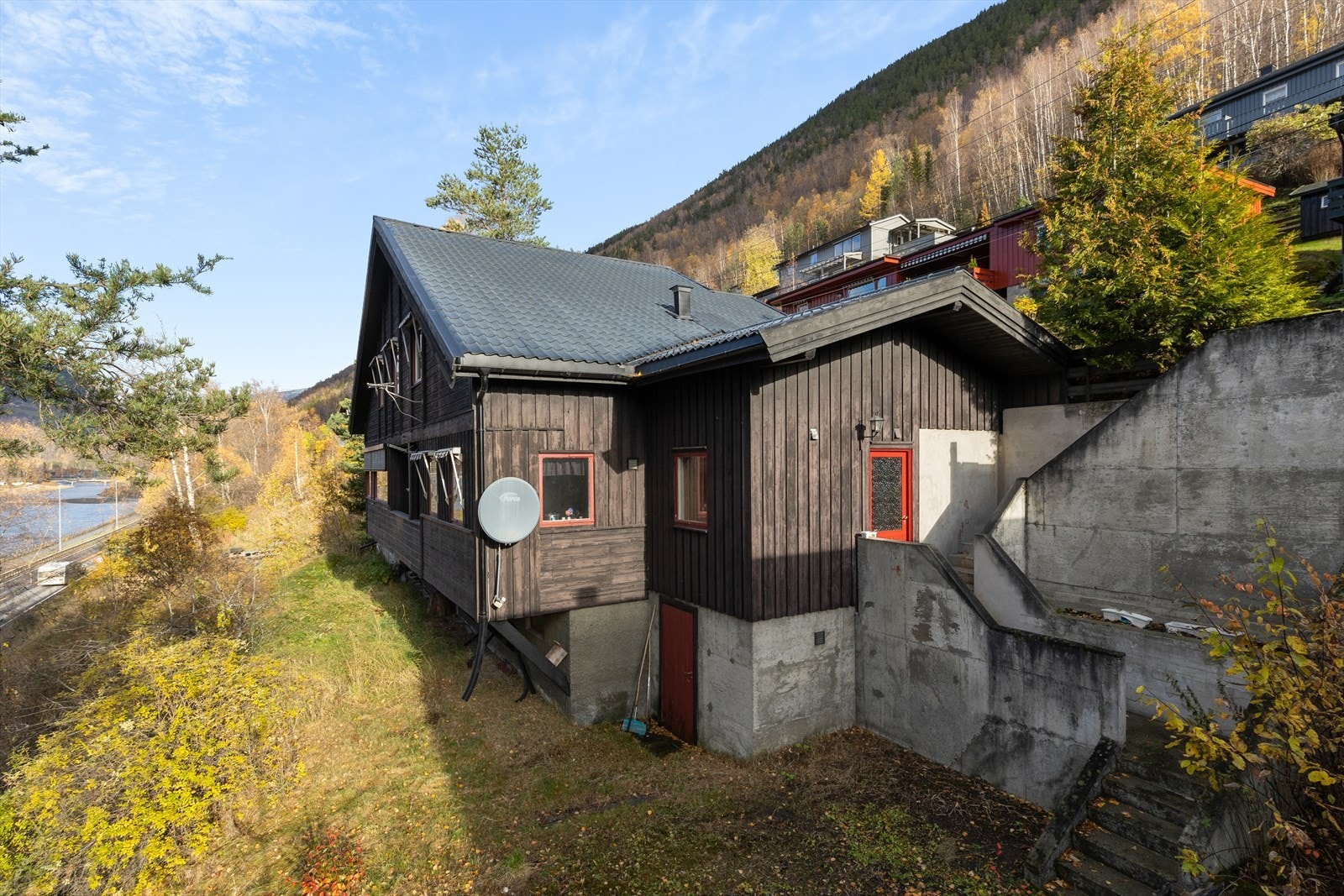 Boligen sett fra hagen - mot nord Galleribilde