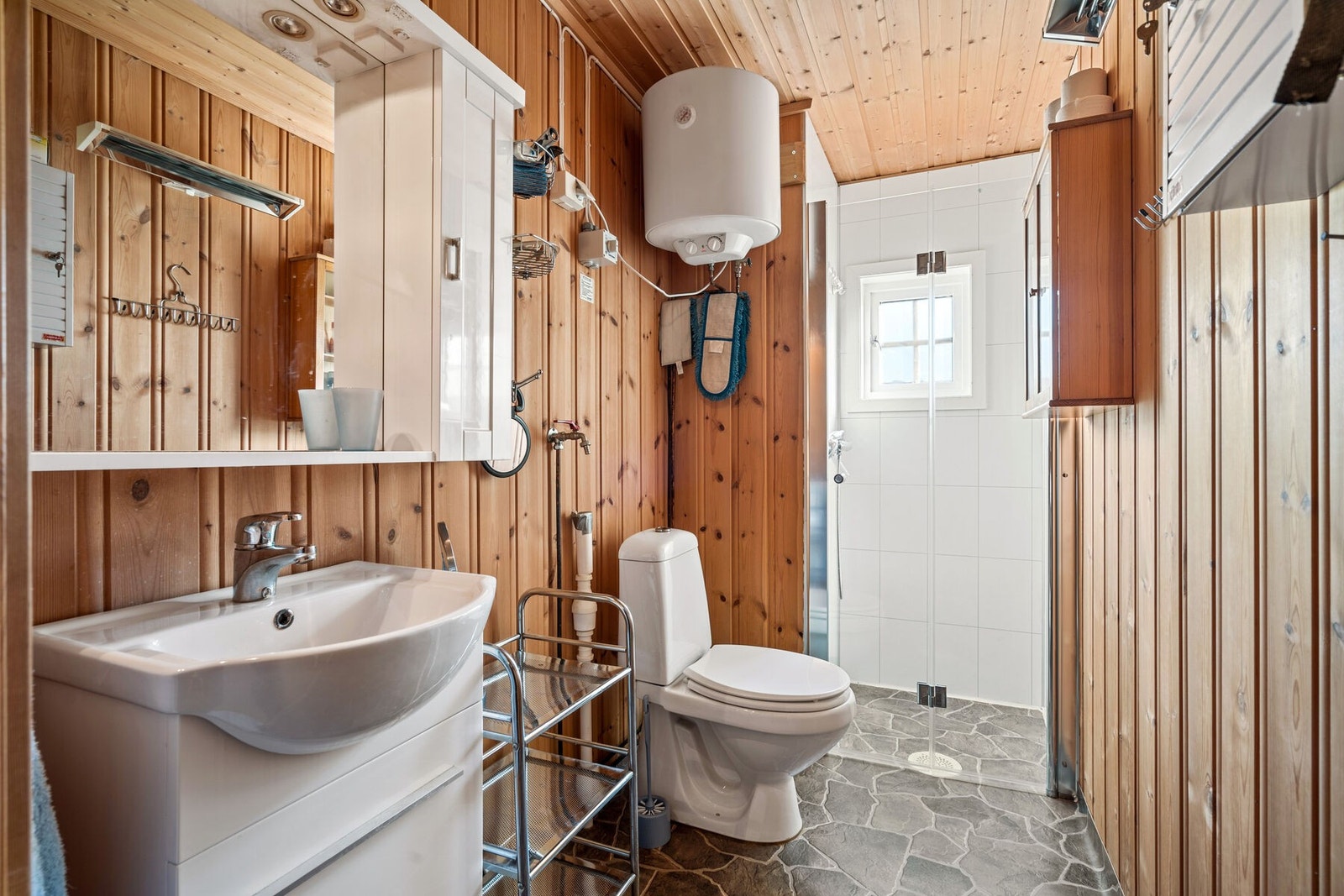 Bad med opplegg for vaskemaskin Galleribilde