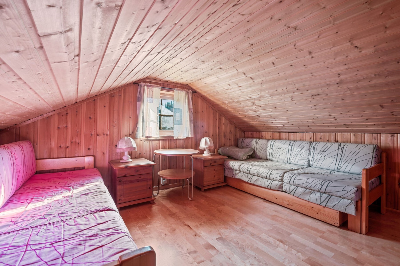 Hems har ikke måleverdige arealer p.g.a lav takhøyde. Galleribilde