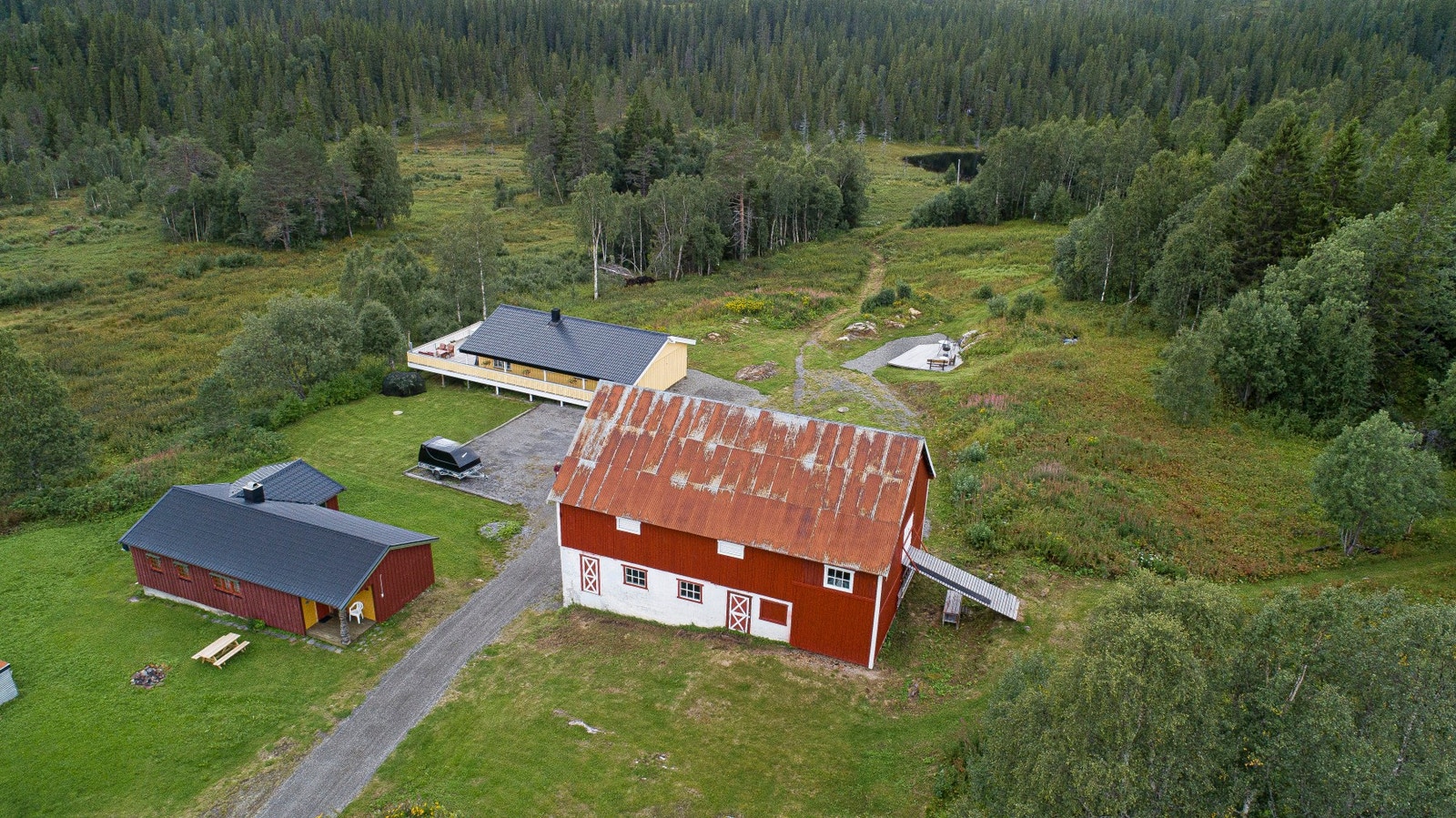 Scooterløype finnes i nærområde og ligger øst for nærliggende Smalvatnet Galleribilde