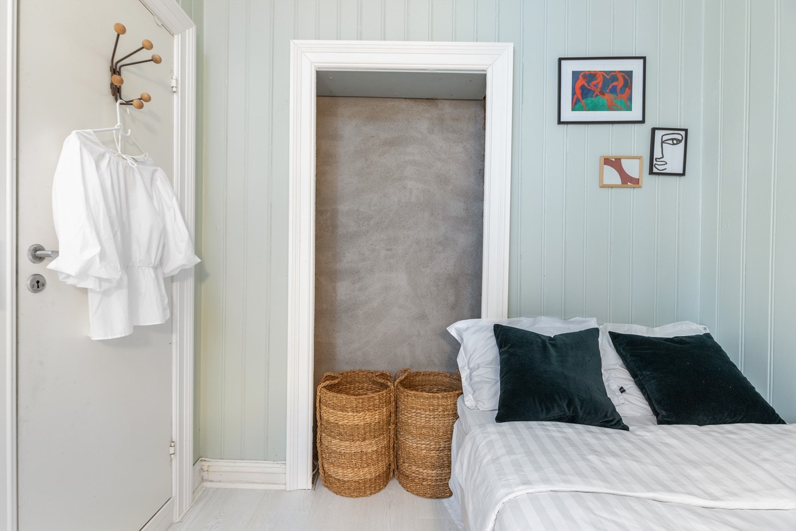 Fra alkoven er det inngang til baderommet Galleribilde