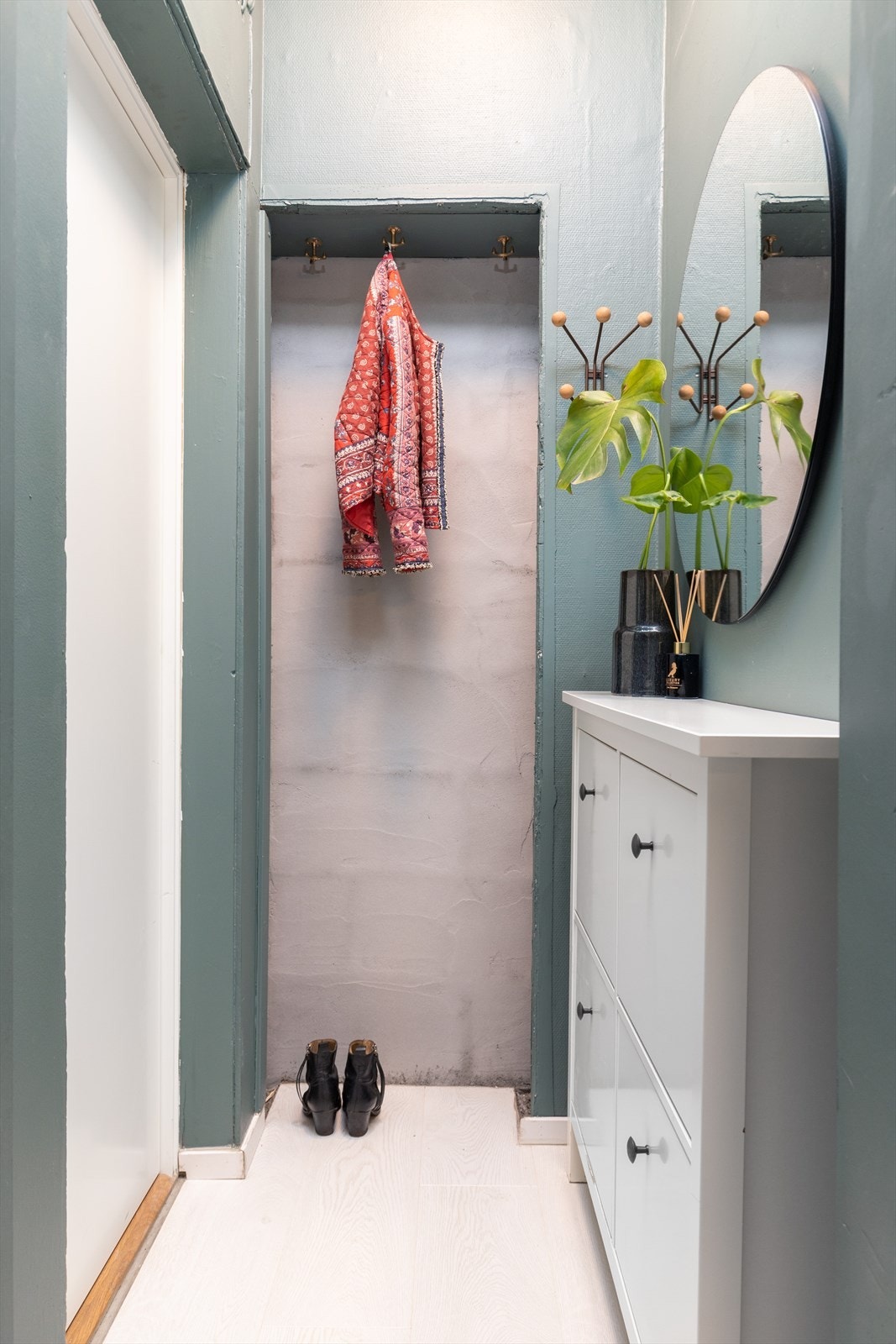 Det er i 2022 satt opp ny brannskille mellom seksjon 1 og 5 - utført av Murermester Rolf Holm AS (dokumentasjon medfølger) Galleribilde