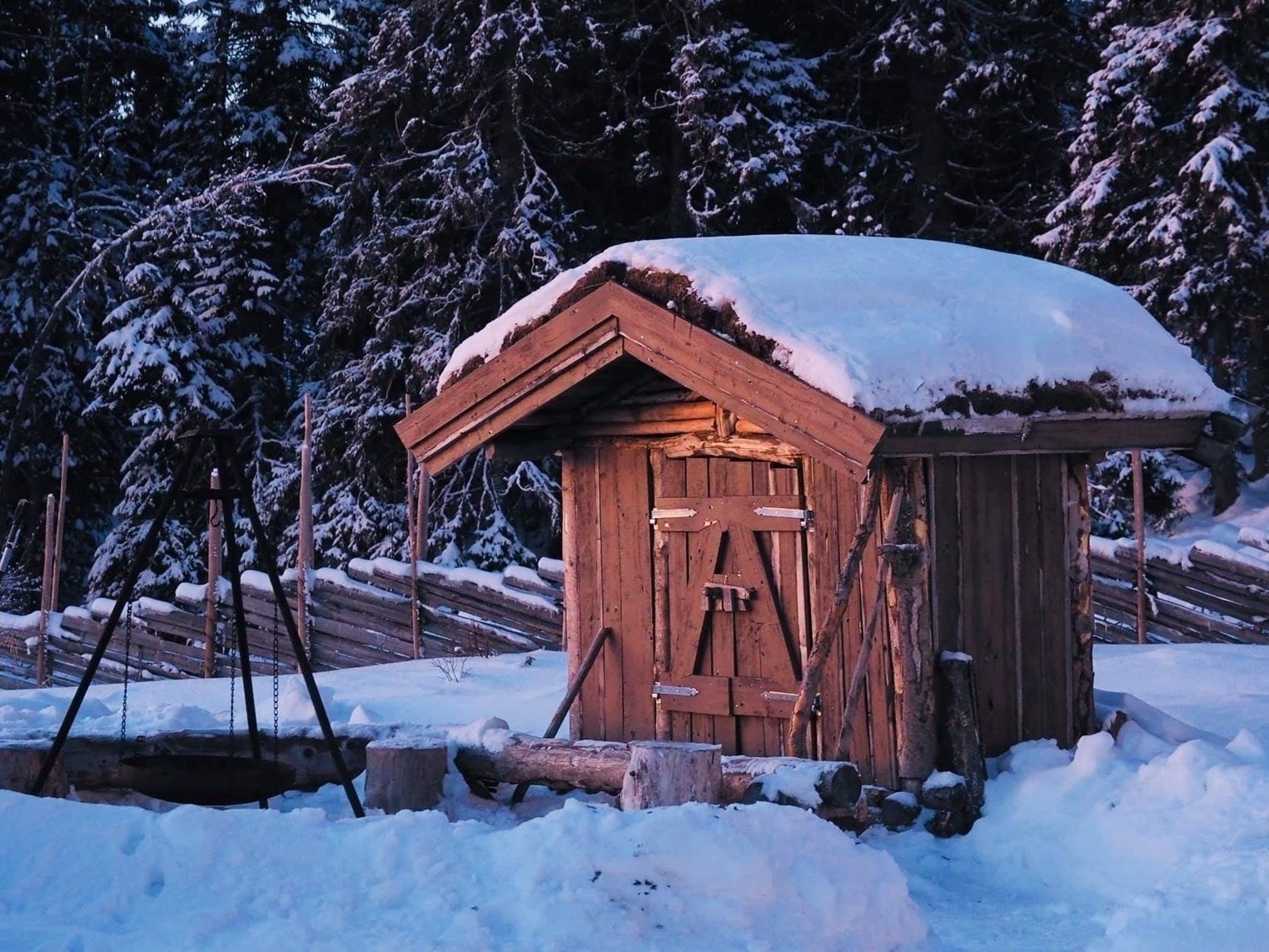 Det er hyggelige fellesområder både inne og ute. Galleribilde