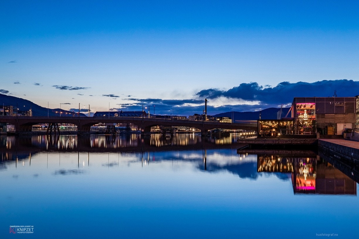 Nydelig kveldsstemning langs elva Galleribilde