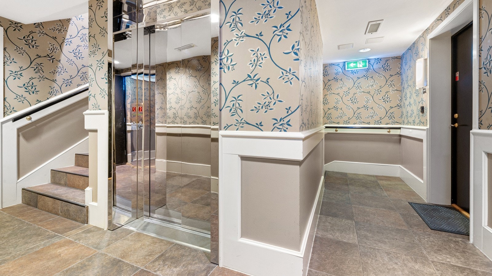 Stilfulle fellesarealer med et hotellpreg over seg. Det er heis til leilighetsplan. Galleribilde