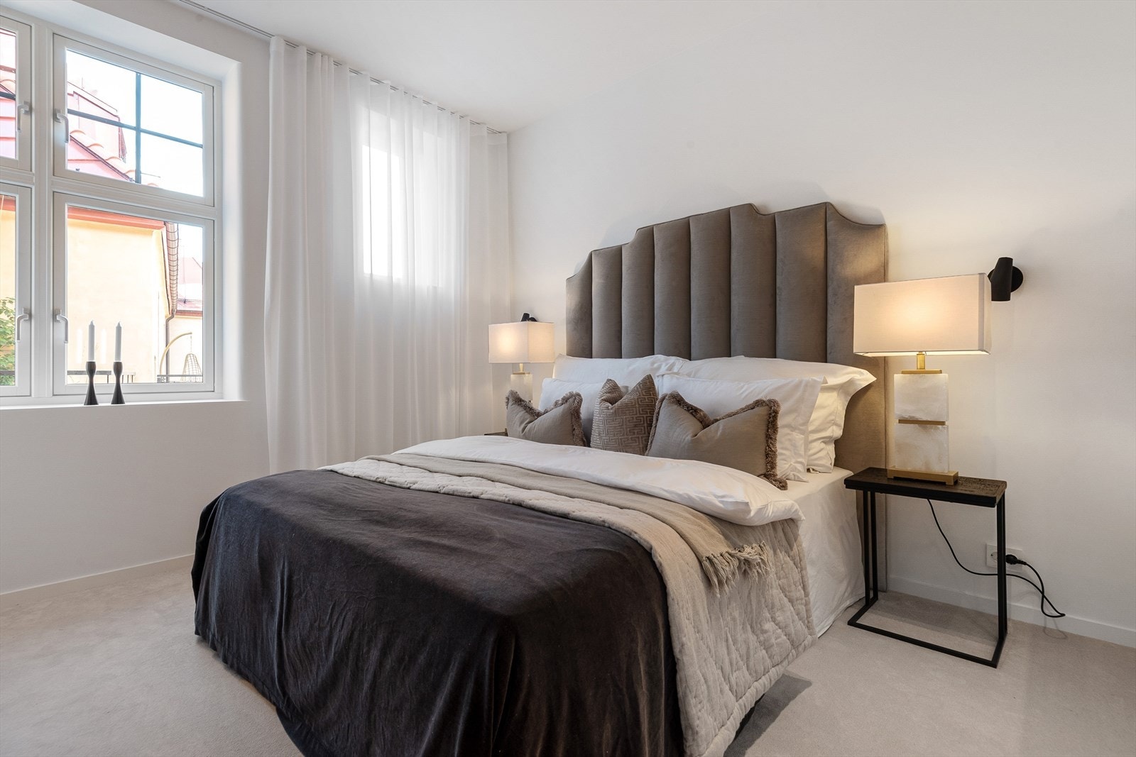 Hovedsoverom vender inn mot rolig bakgård. Galleribilde