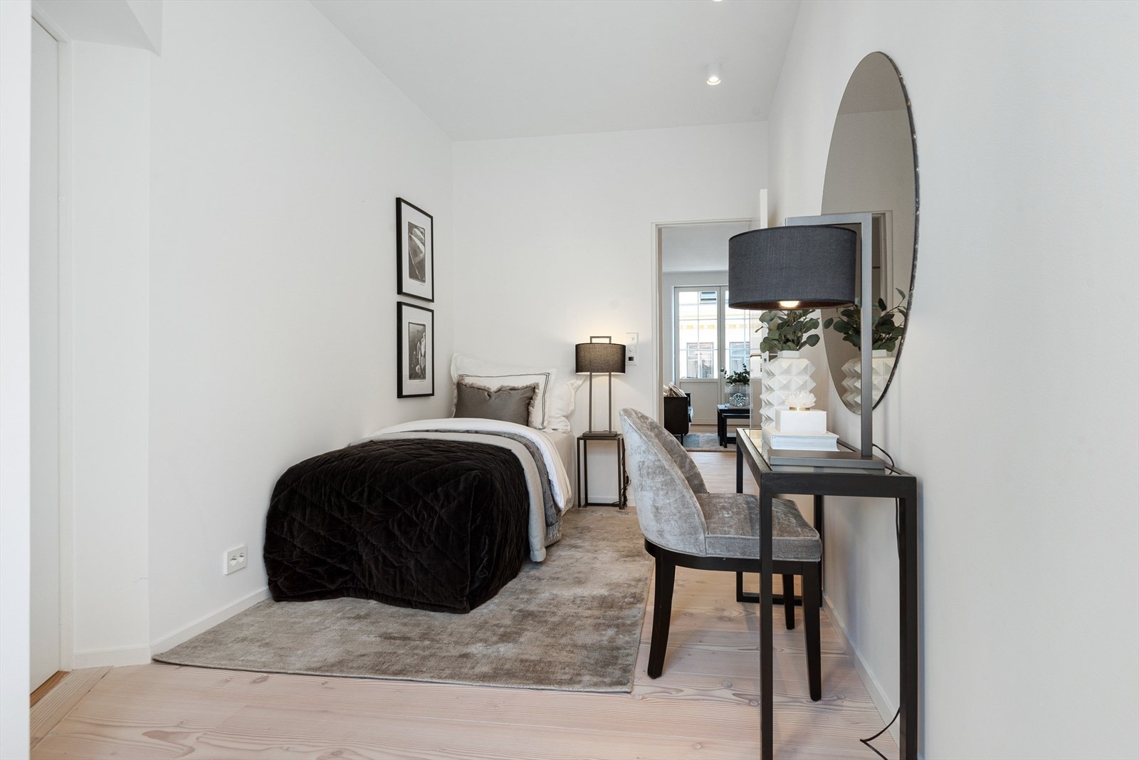 Det er god plass for å møblere både med seng og kontorpult. Galleribilde