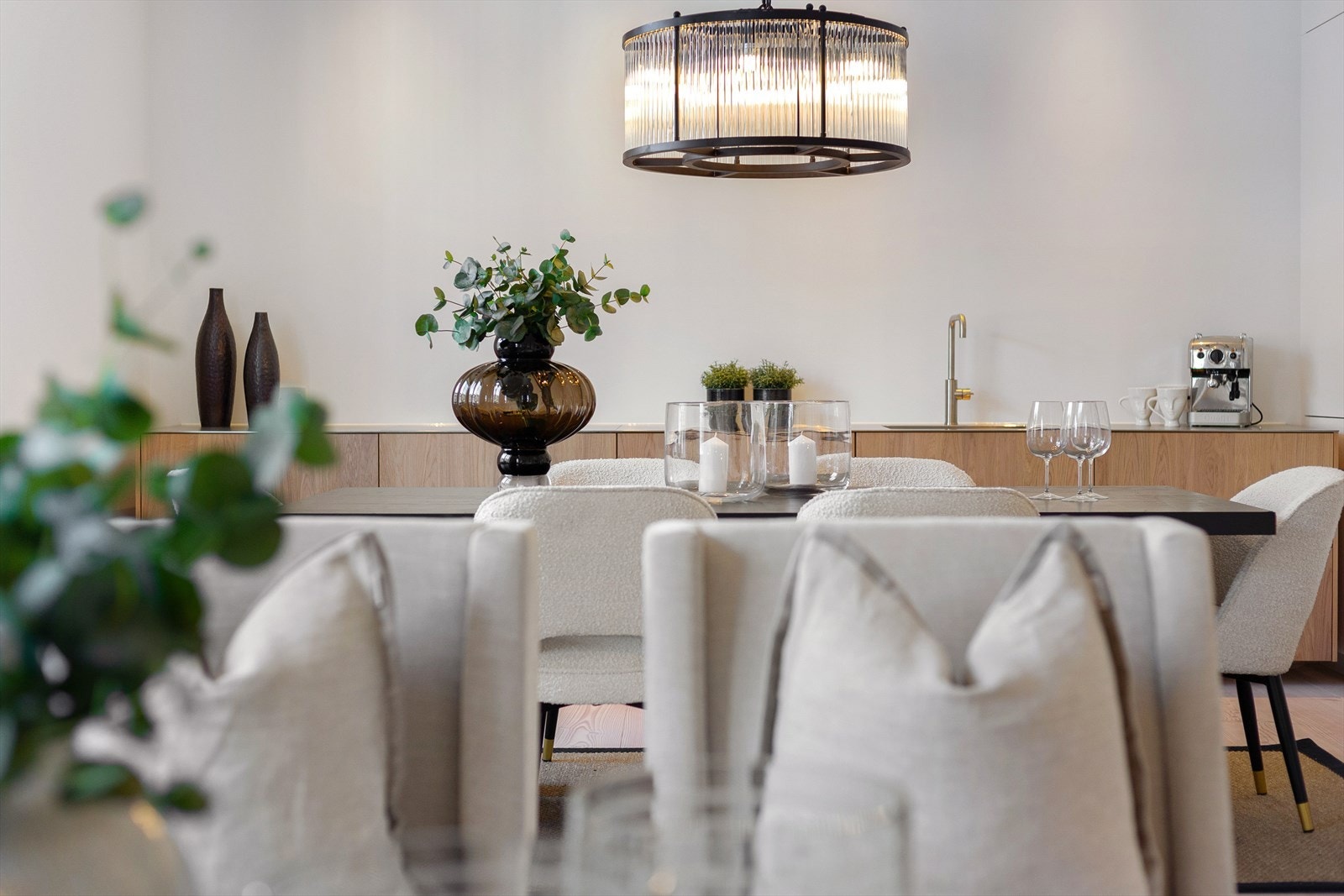 Nyoppusset (2021/22) med gulvvarme og særegne detaljer som er gjennomgående i hele boligen. Galleribilde