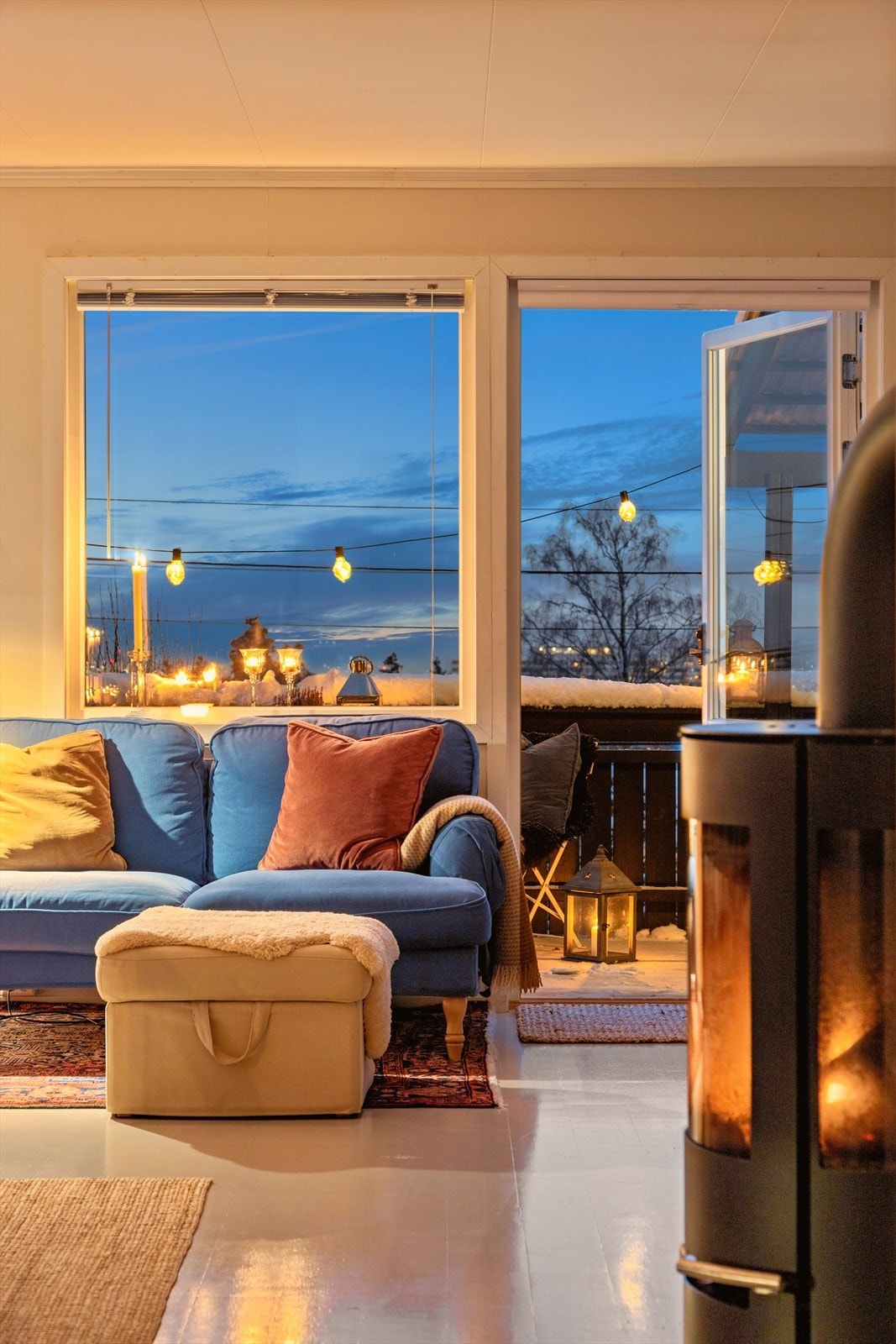 Peisen er ikke bare en god varmekilde, men bidrar også til en lun og god atmosfære Galleribilde