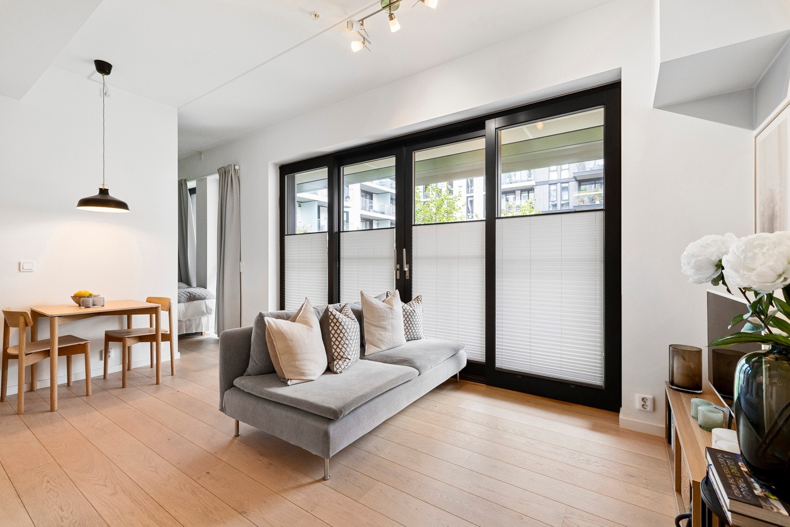 Smarte løsninger for solskjerming i utleieleiligheten også. Galleribilde