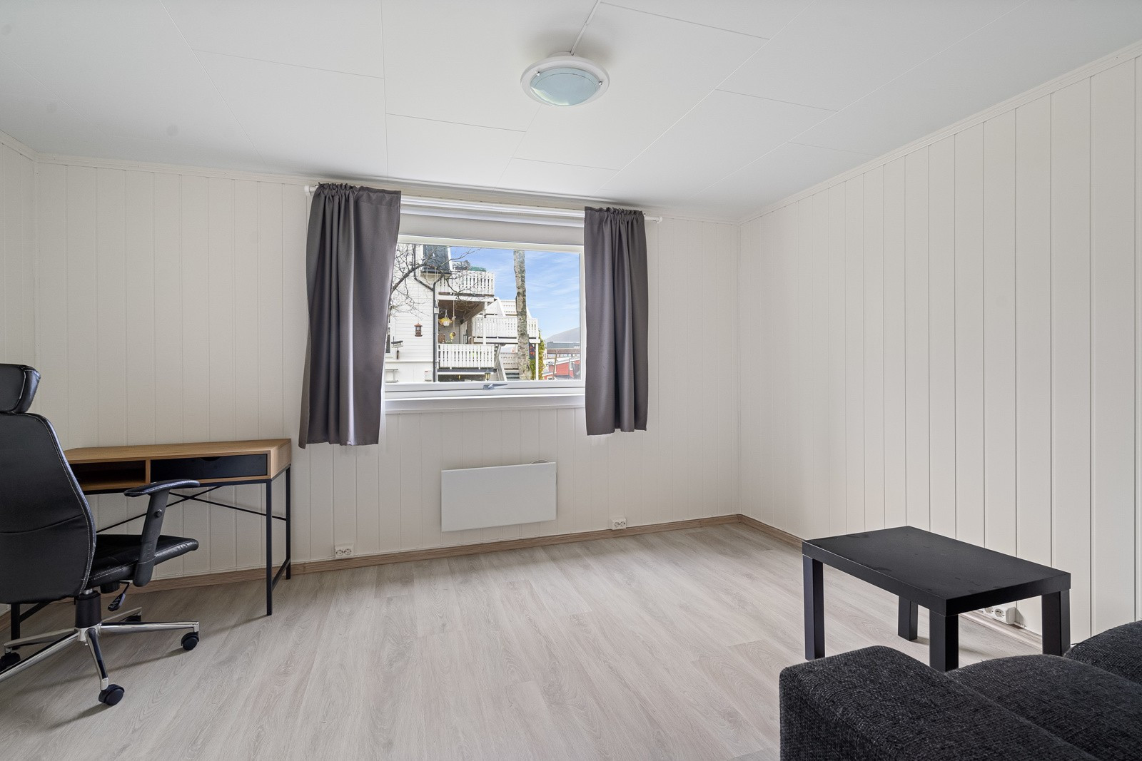 Med tilgang mellom hoveddel og hybeldel, finnes det flere bruksmuligheter for boligen.