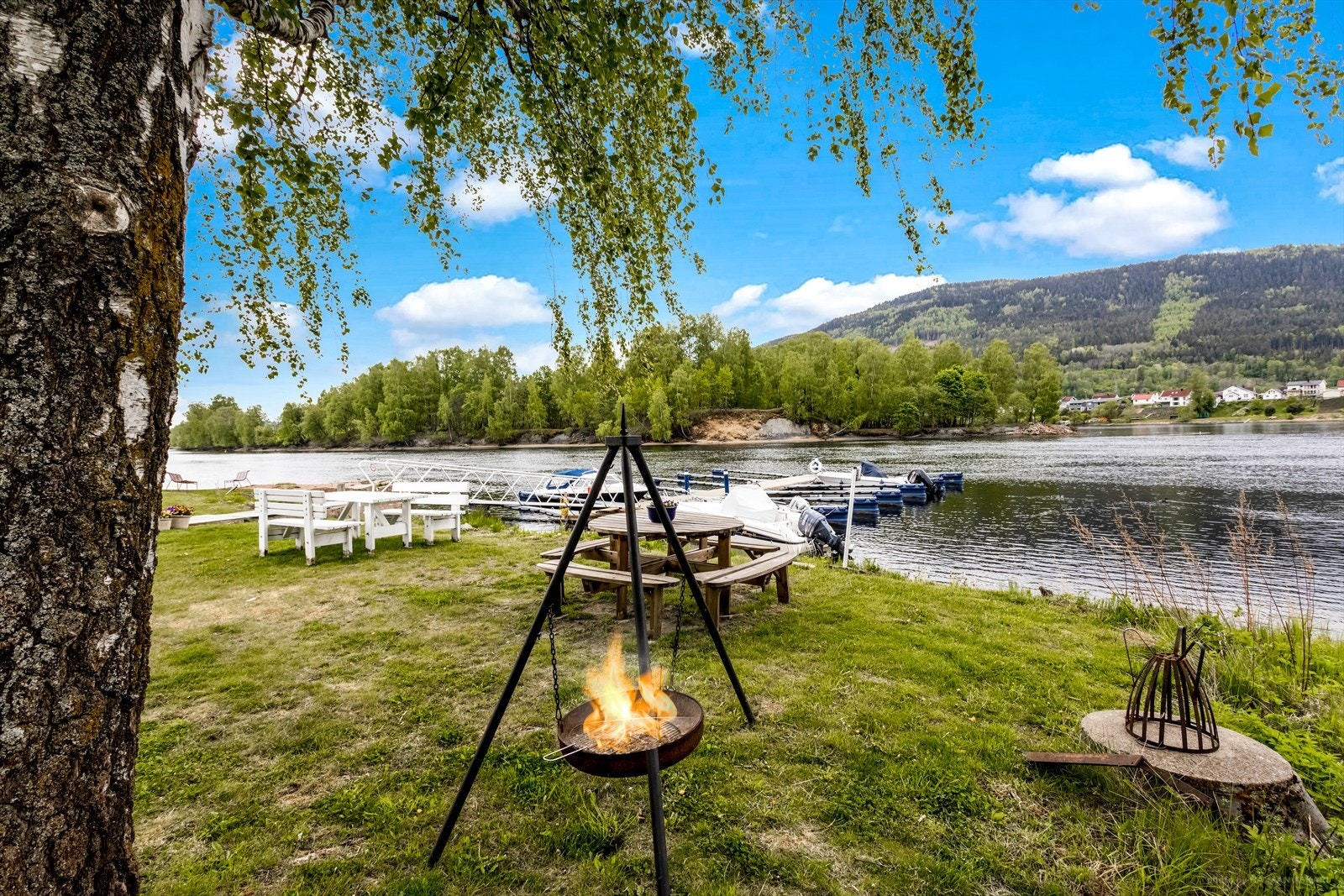 Borettslaget har flotte friarealer, samt mulighet for båtplass. Galleribilde