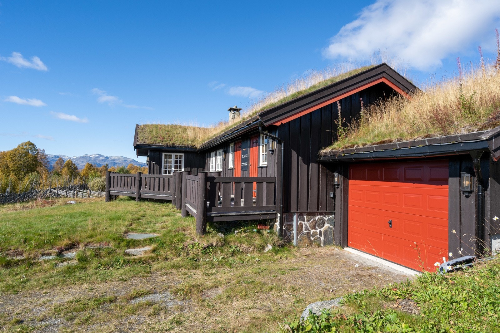 Det er gode parkeringsmuligheter i garasje og på egen grunn. Galleribilde