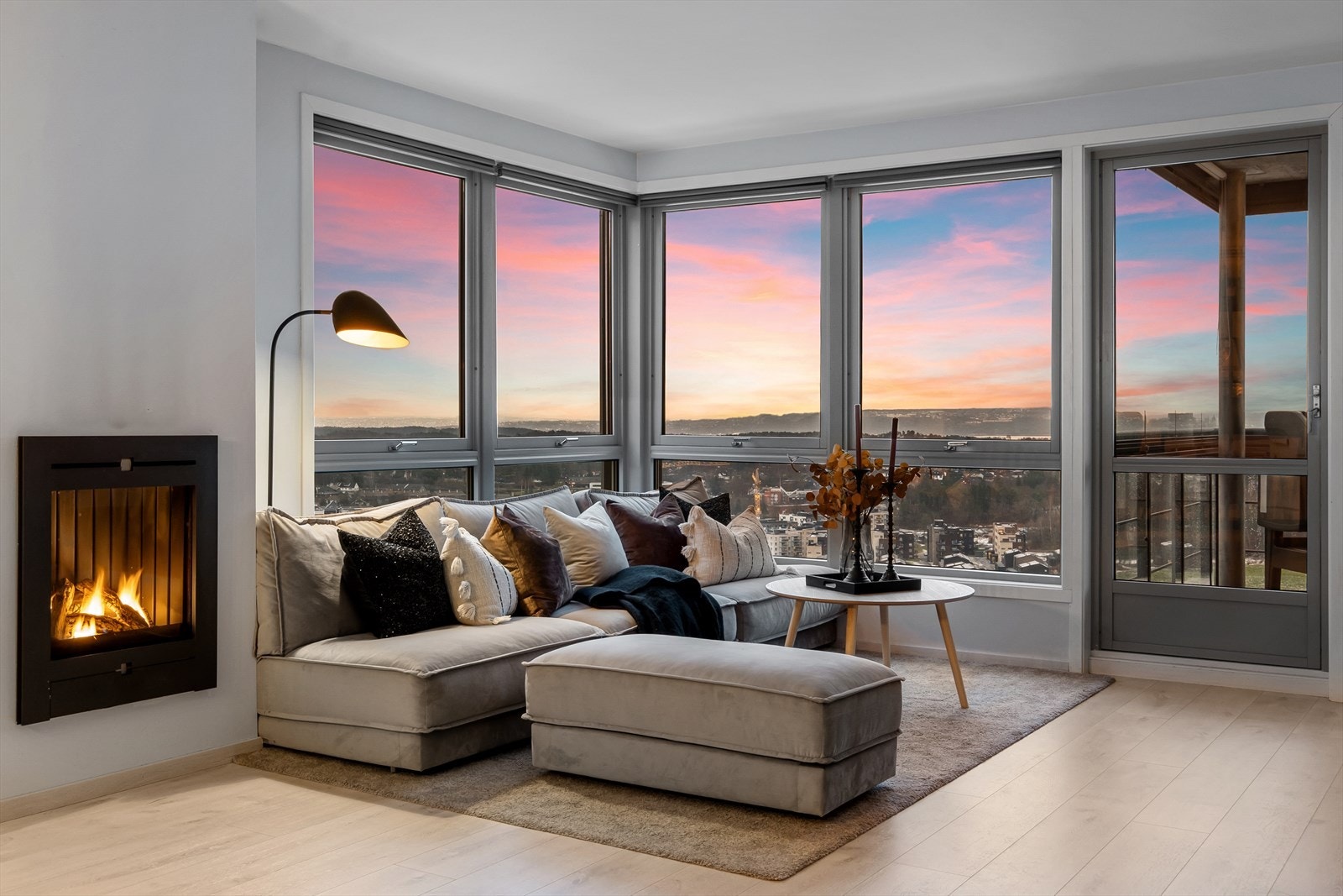 Nyt flotte soloppganger i en moderne leilighet med 2 fine soverom og parkeringsplass i kjeller. Galleribilde