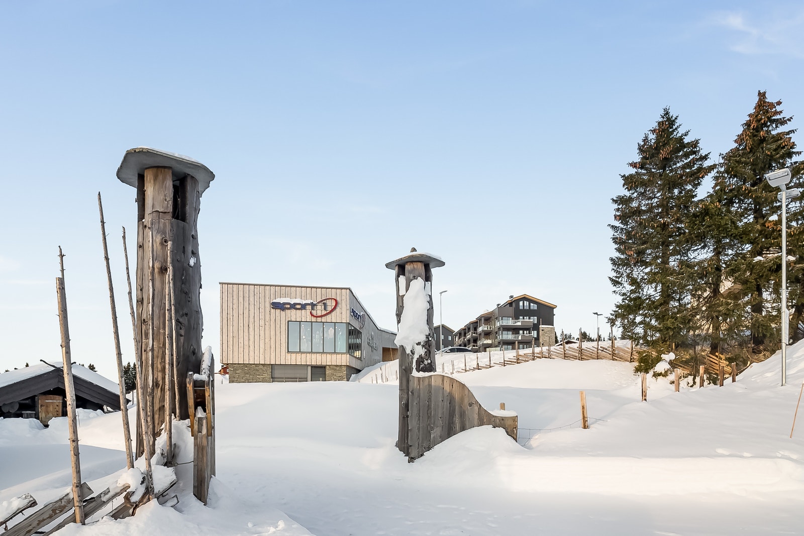 Sjusjøen sentrum med ny Sportsbutikk (Sport 1) Galleribilde