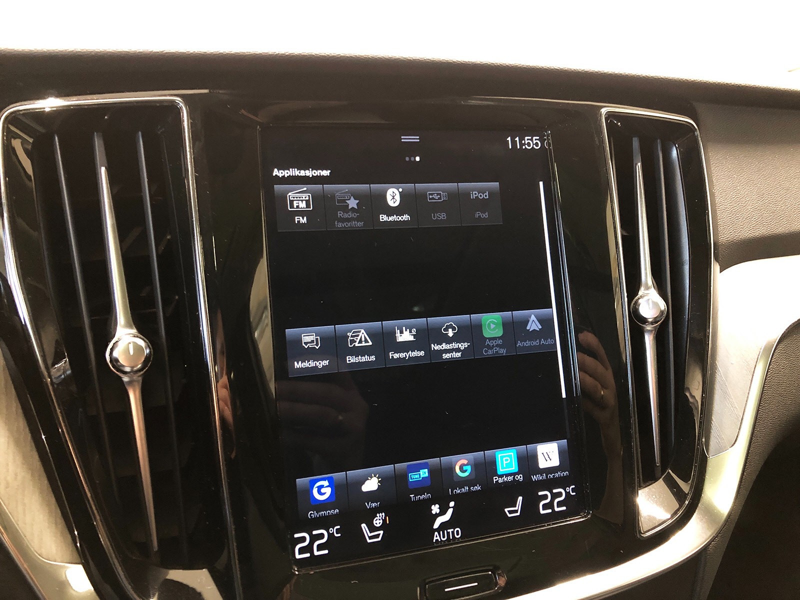 Apple Carplay og Android Auto er på plass