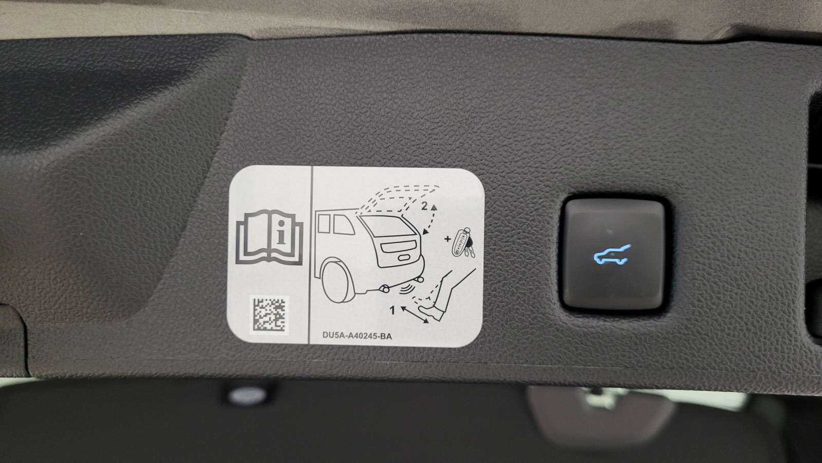 Berøreingsfri sensor hjelper deg å åpne bagasjerommet når du har hendene fulle