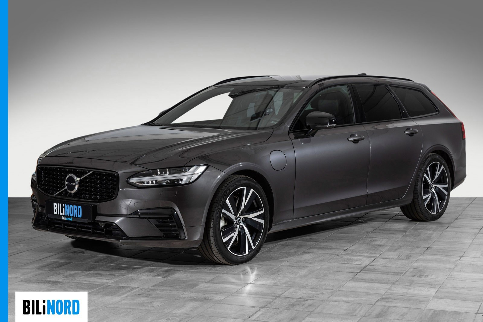 2022 Volvo V90 T6 340hk AWD R-Design i Platinum Grey Metallic!