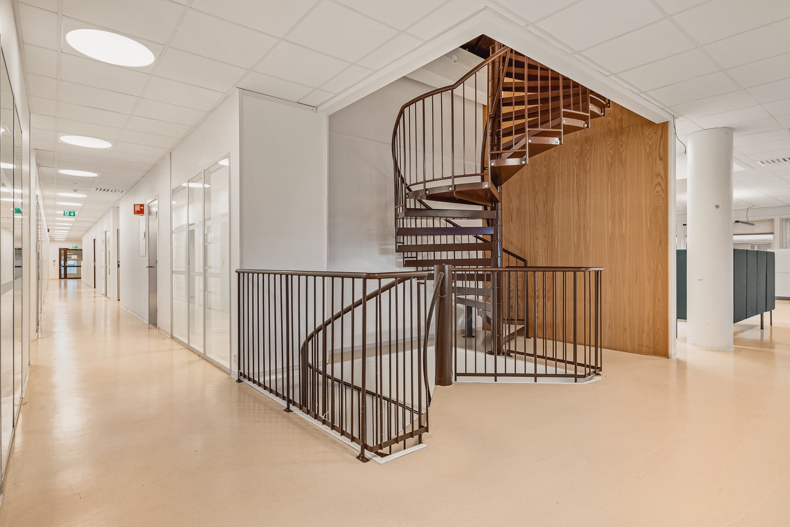 Interntrapp mellom etasjene Galleribilde