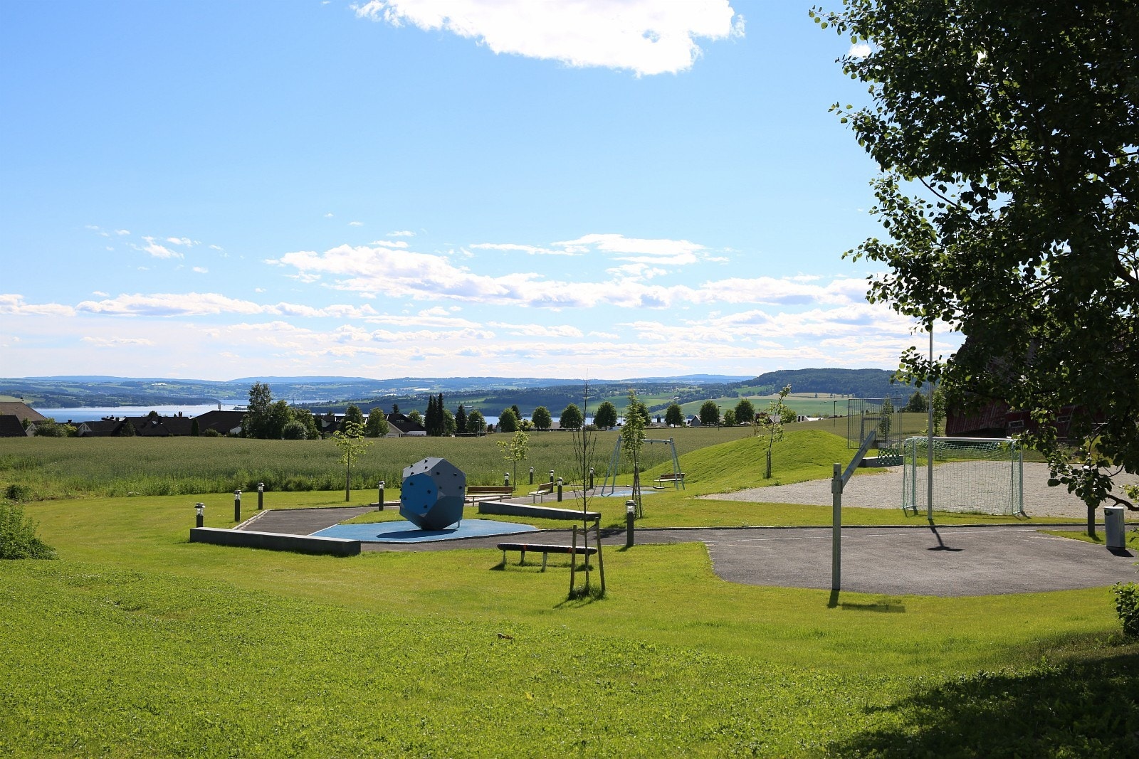 Bydelslekeplass på voll&lund Galleribilde