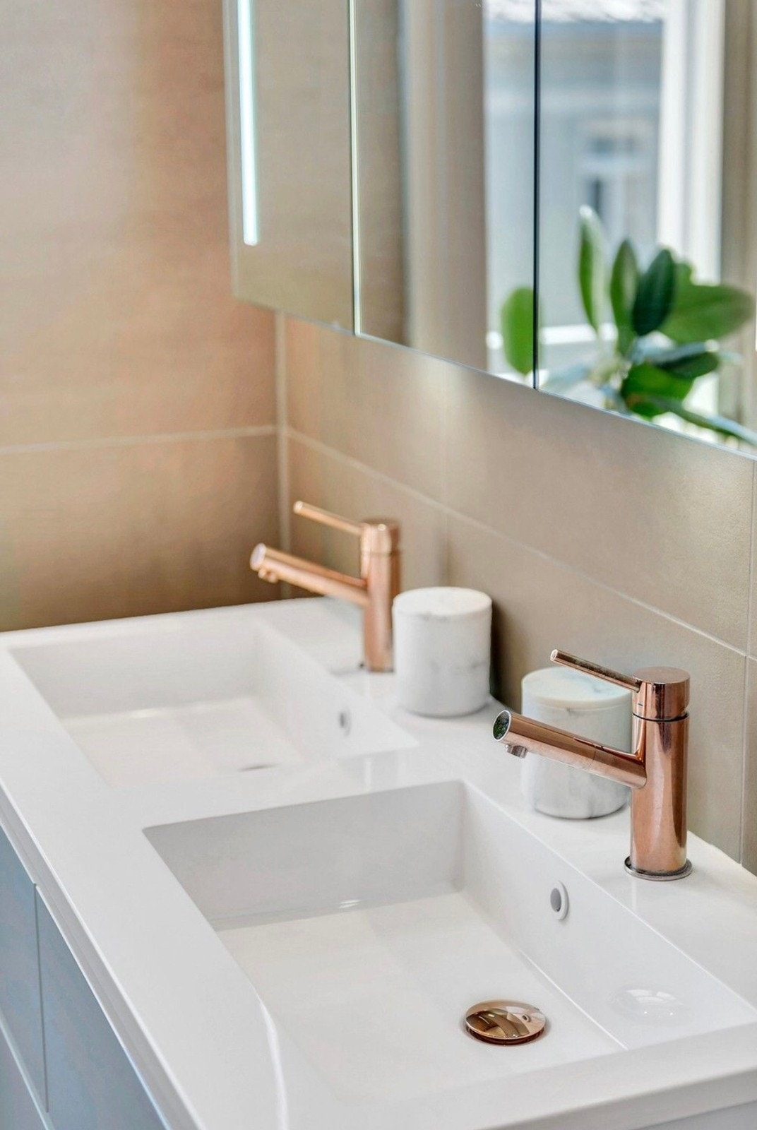 Bad med god plass for to Galleribilde