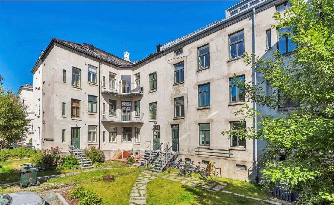 Koselig og meget stille bakgård mot Bakklandet Galleribilde