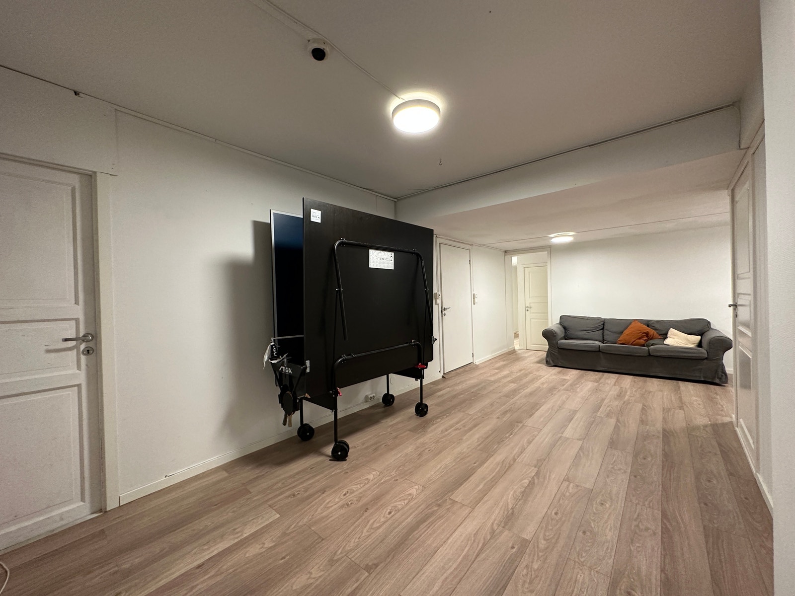 Når vi ikke spiller Mario Kart og brettspill, så går det mye i bordtennis (eller beer-pong)! Galleribilde