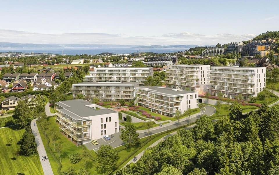 Leilighetskompleks øverst i midten. Galleribilde