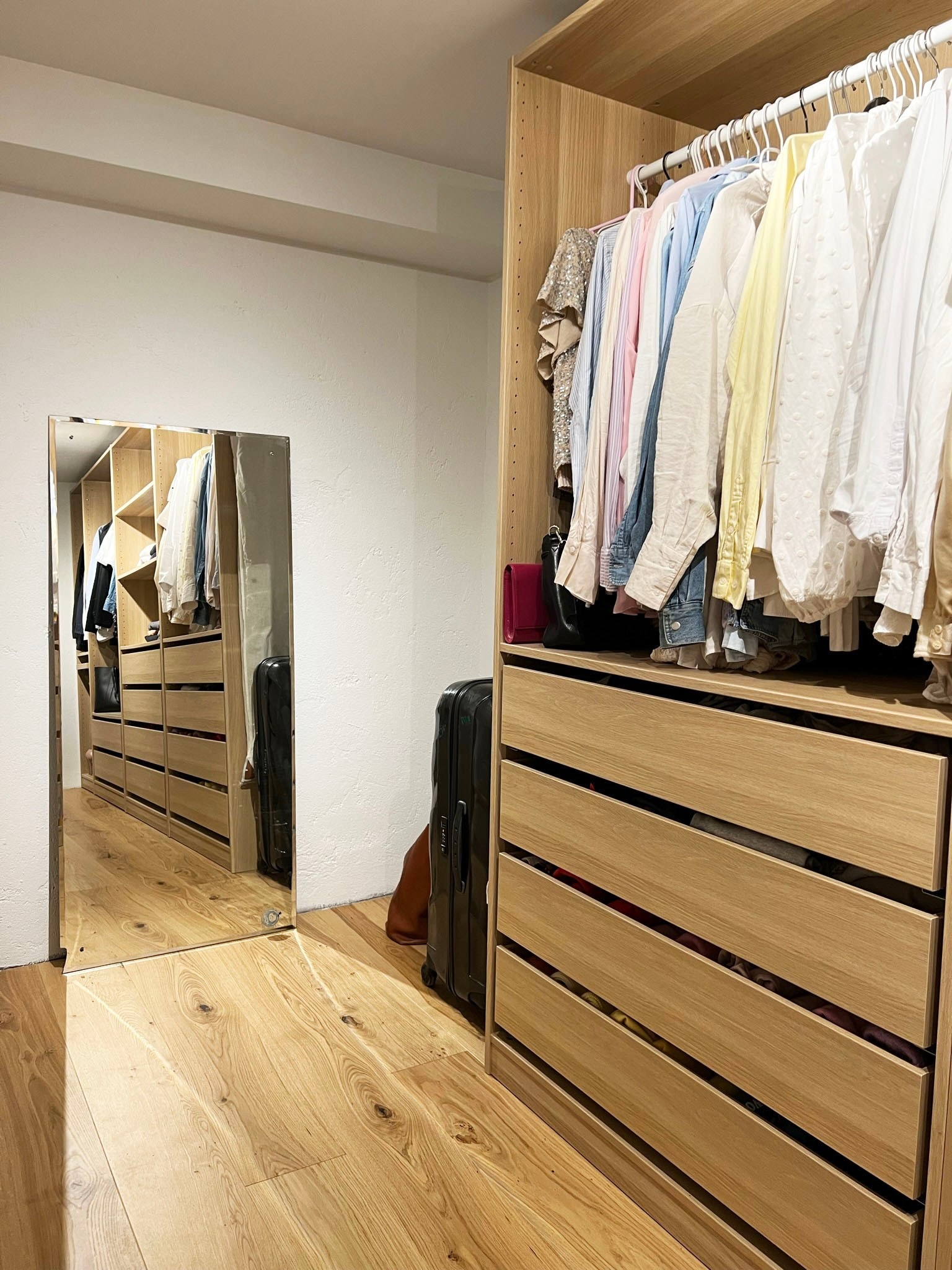 Walk-in closet Galleribilde
