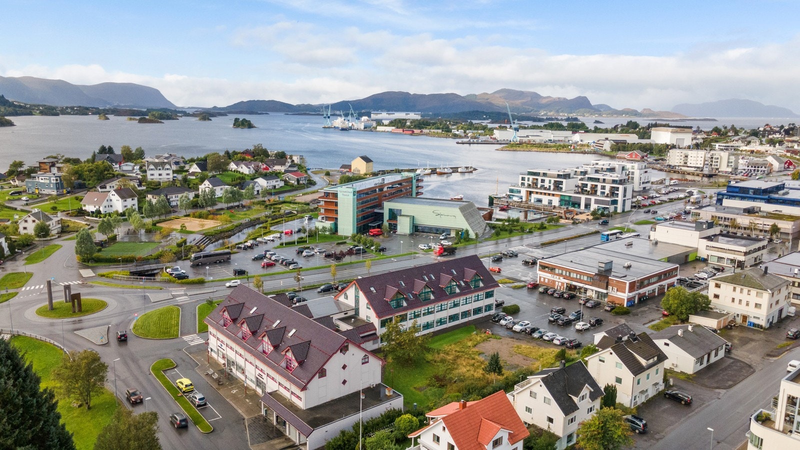 Ulsteinvik sentrum Galleribilde