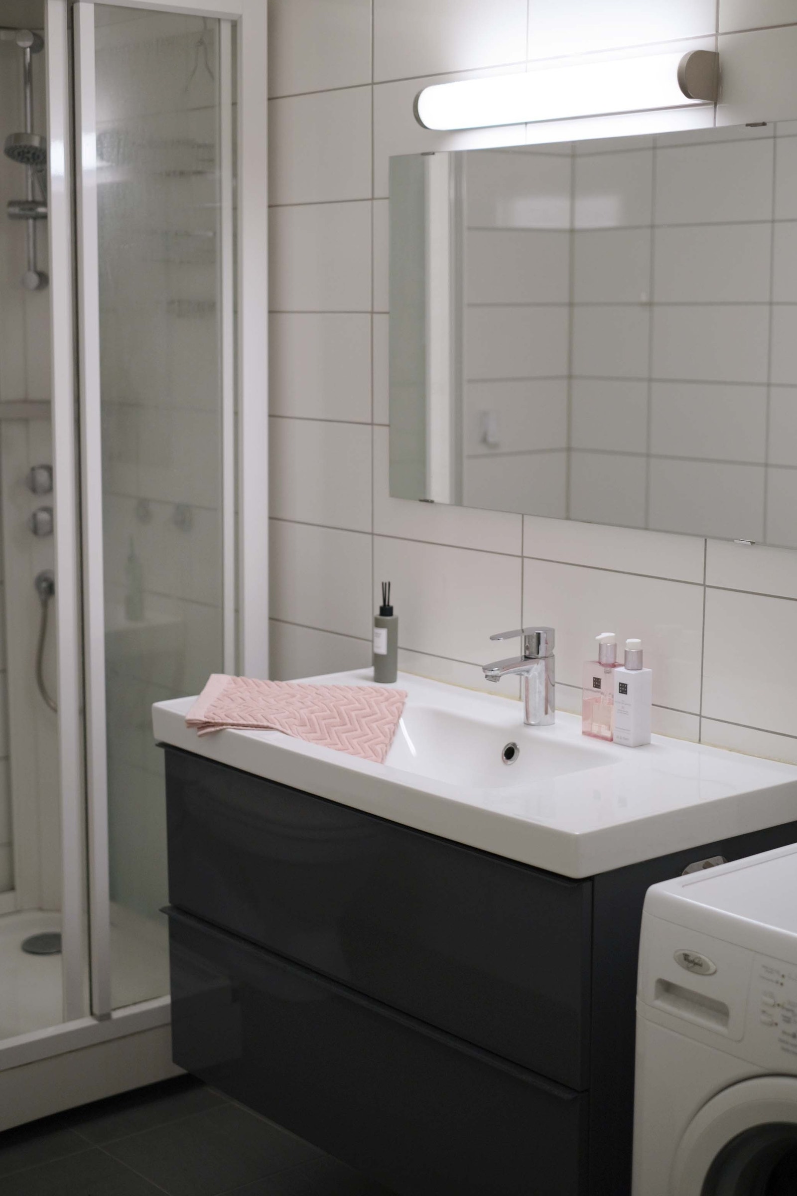 Bad med vaskemaskin Galleribilde