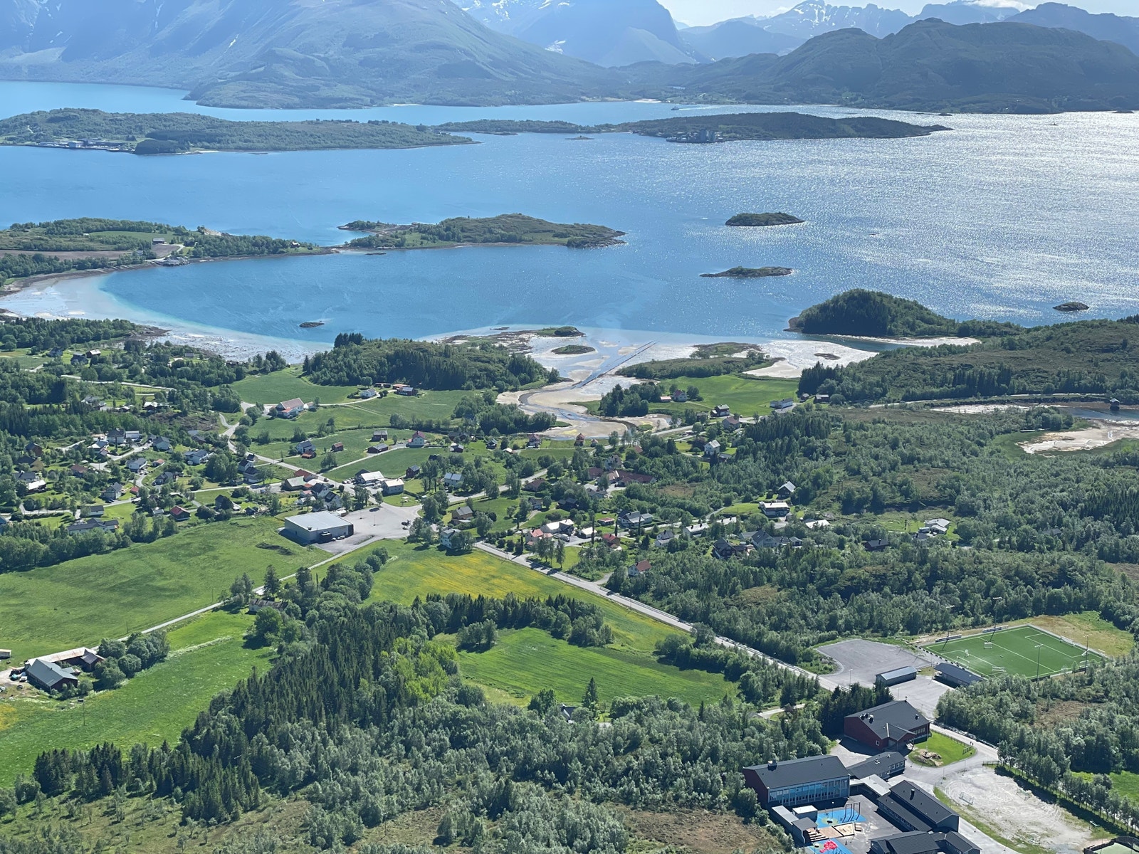 Tomt ligger på midten til venstre i bildet Galleribilde